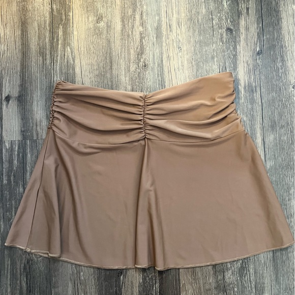 Urban Outfitters ruched mini skirt - Picture 2 of 2